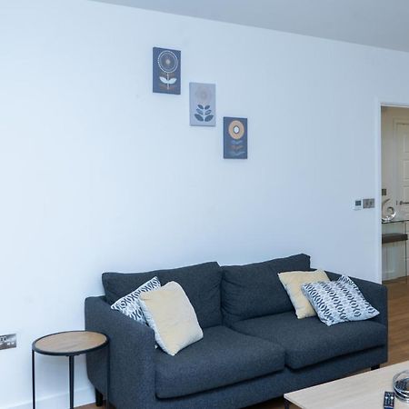 Guerneville 1 Bedroom Luxury Apartment Royal Wharf By Excel Exhibition Centre ロンドン エクステリア 写真